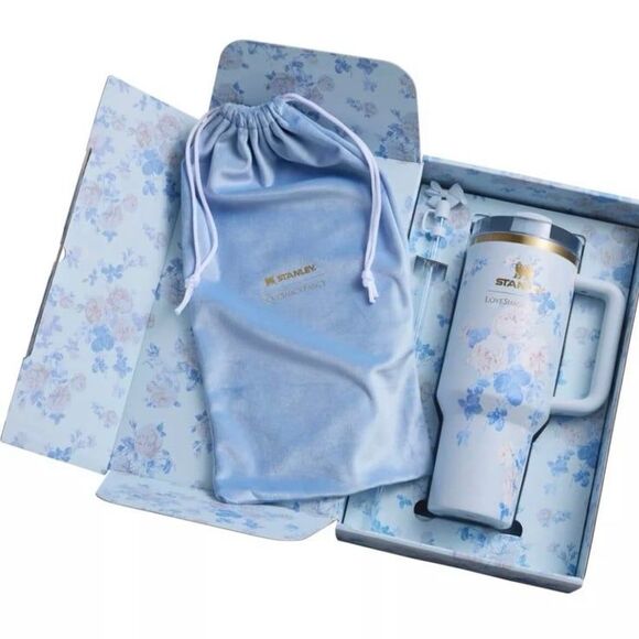 Authentic Stanley Love Shack Fancy Blue Everblooming Rosettes 40 OZ NWT - Picture 2 of 6